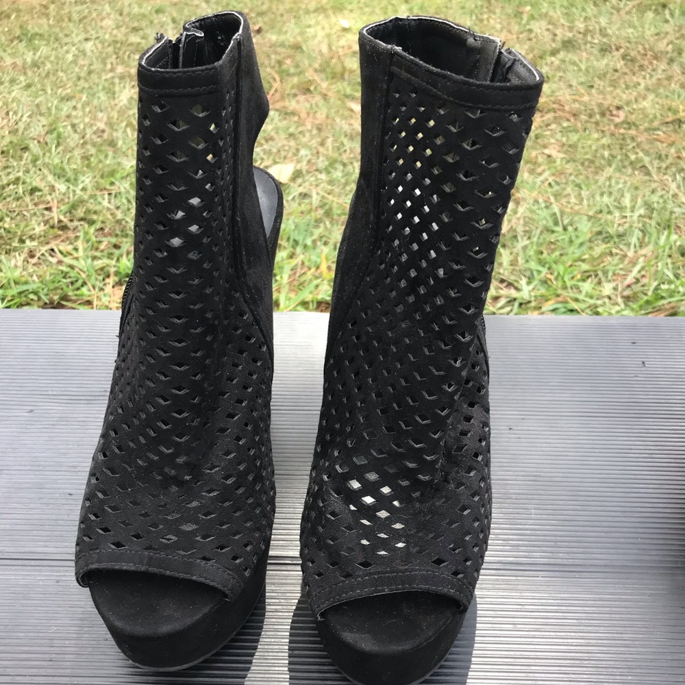 4/$15 Charlotte Russe Suede Punchout Heels